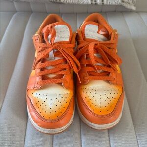Nike Dunk Low
Magma Orange (Women's)/ NO BOX